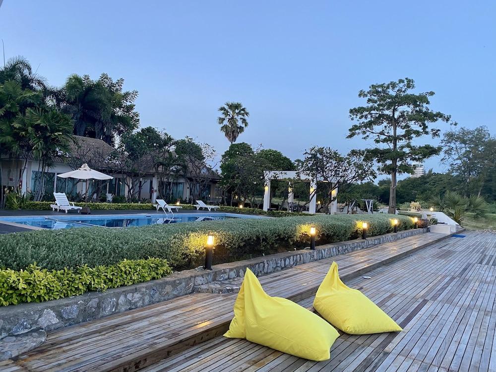 Chez Nous Boutique Resort Haad Chao Samran Eksteriør billede